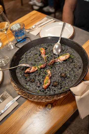 Black rice with aioli and squid