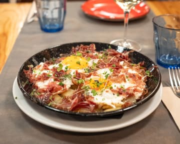 Broken eggs timbale with Ibérico ham